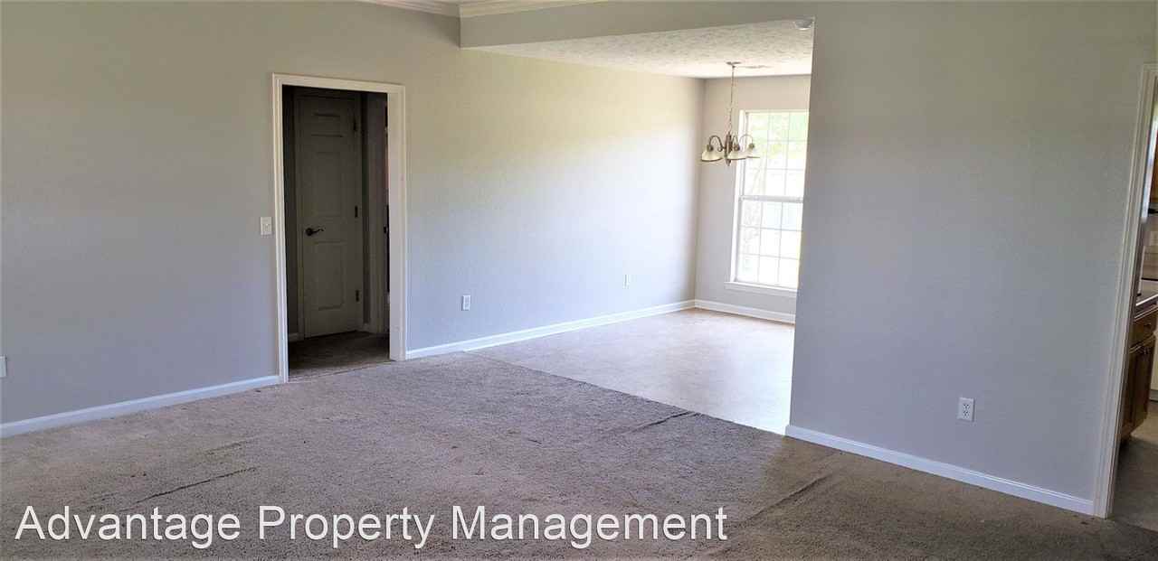 2365 Dahlia - Photo 2 of 7