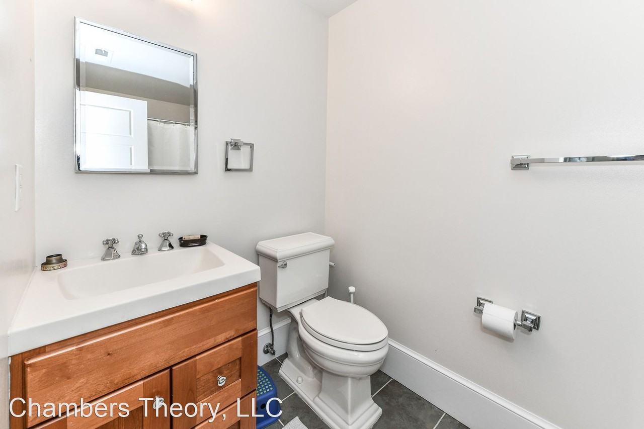 215 N Van Buren St - Photo 3 of 50