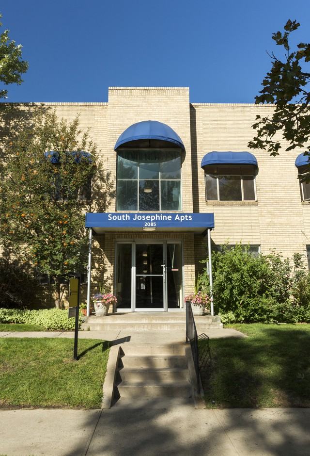 South Josephine Apts - Photo 3 of 9