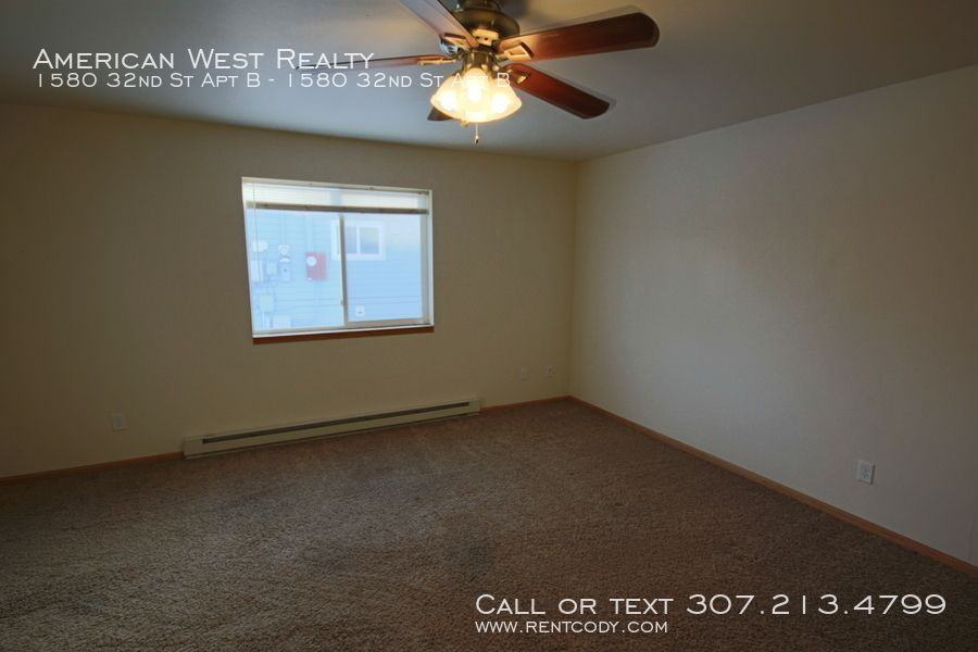 1580 32nd St Apt B - Photo 2 of 8
