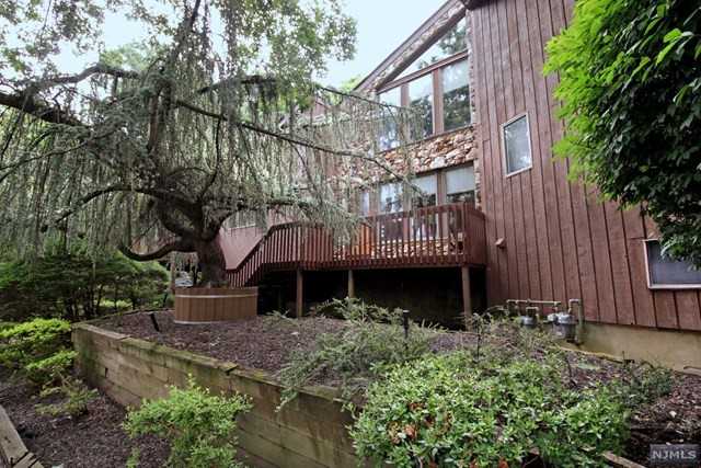 804 Sussex Rd - Photo 2 of 26