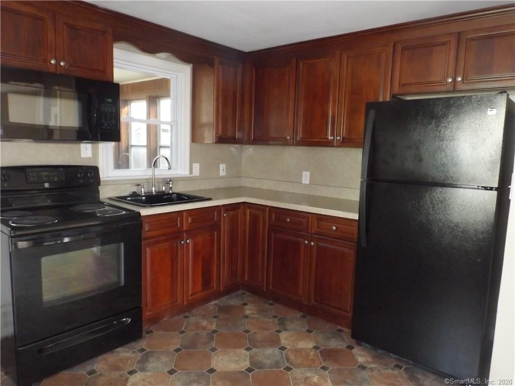 39 Oakwood Rd - Photo 2 of 24