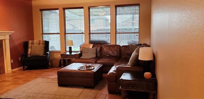 1801 Pecan View Dr - Photo 3 of 15