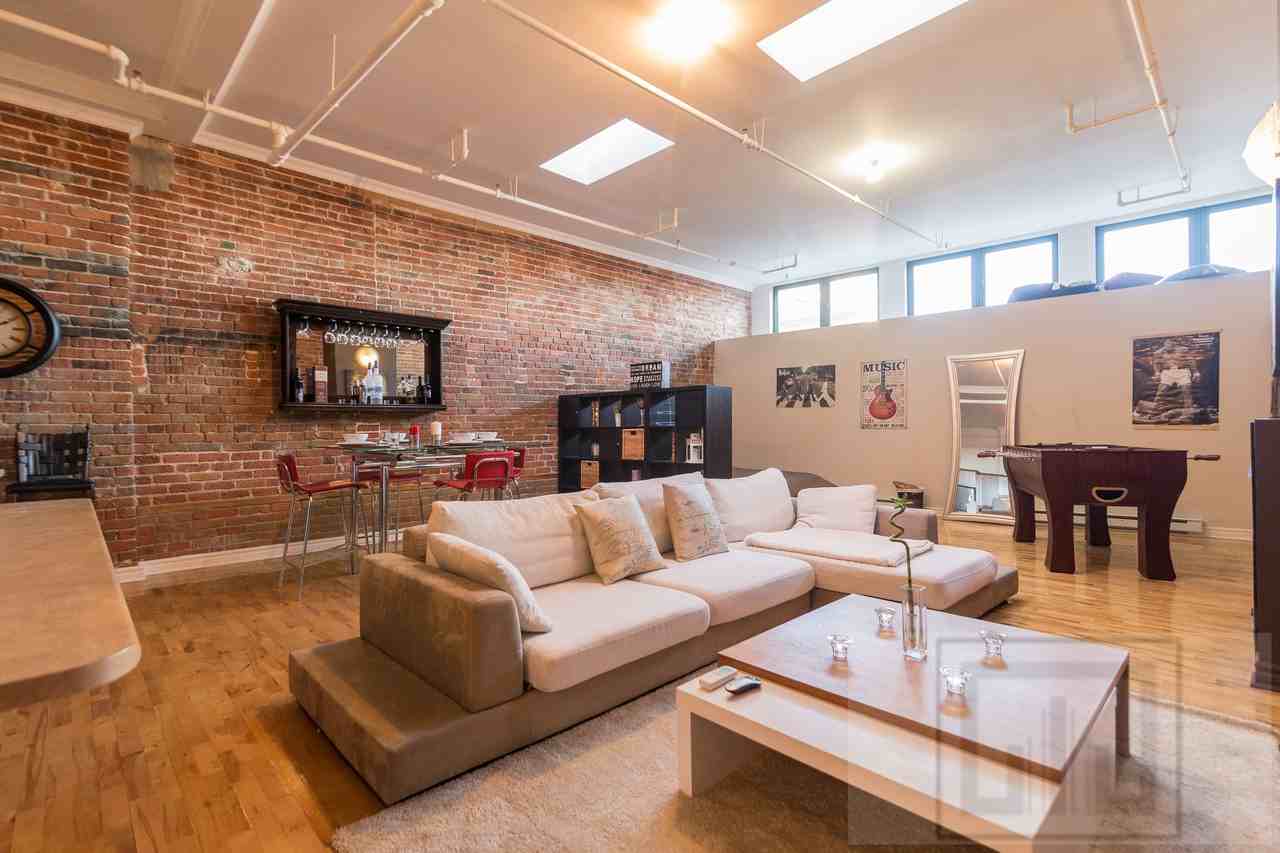 15 Rue Notre-Dame Ouest - Photo 2 of 9