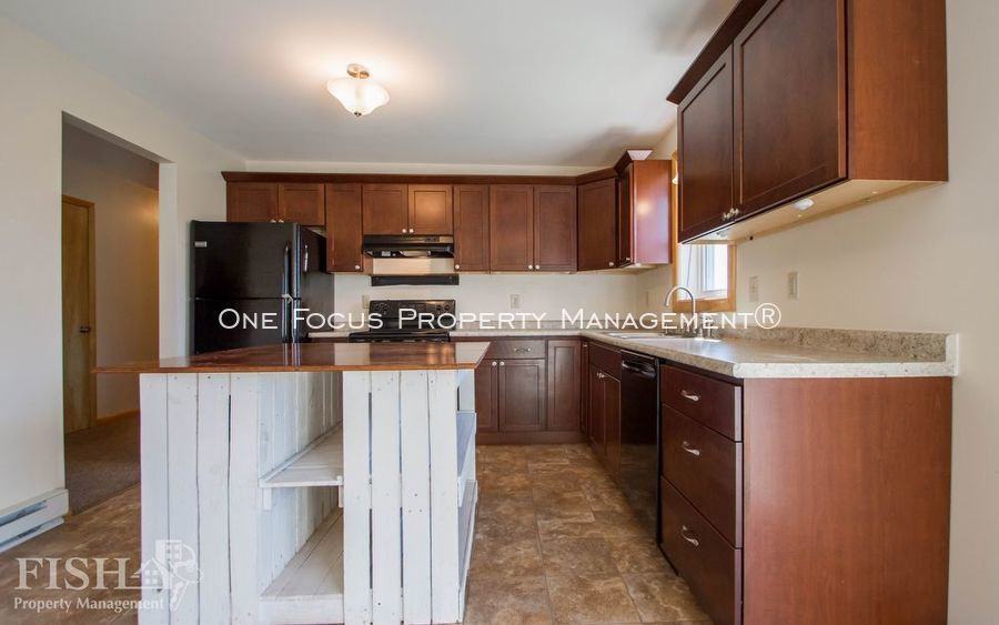 313 Van Horn Blvd - Photo 2 of 24