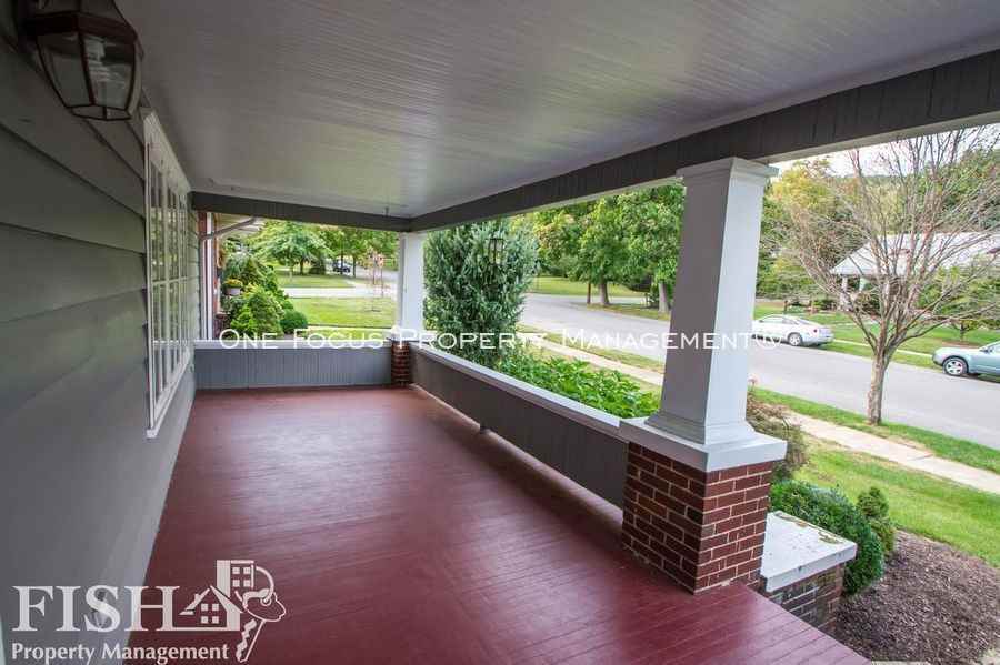 360 Lincoln Ave - Photo 2 of 22