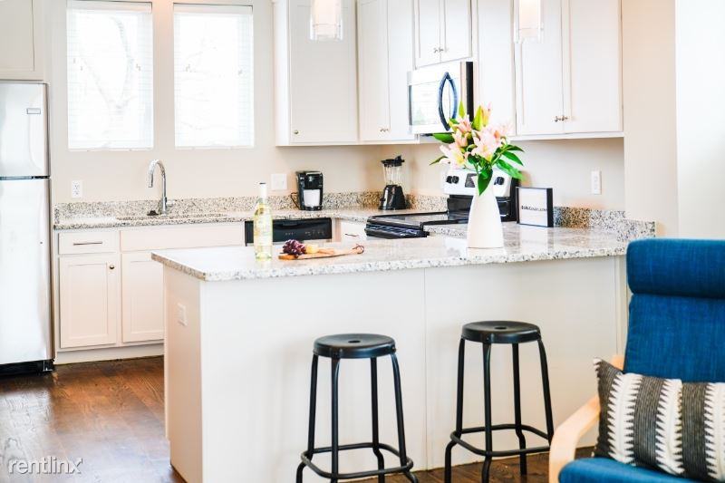 524 Dr Db Todd Jr Blvd - Photo 2 of 9