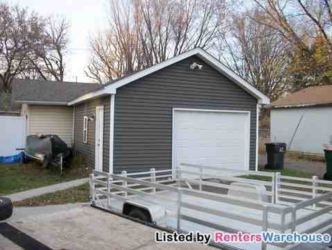 400 3rd Ave N - Photo 3 of 7