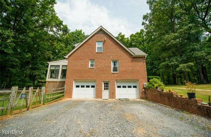 2722 Ravenwood Rd - Photo 2 of 8