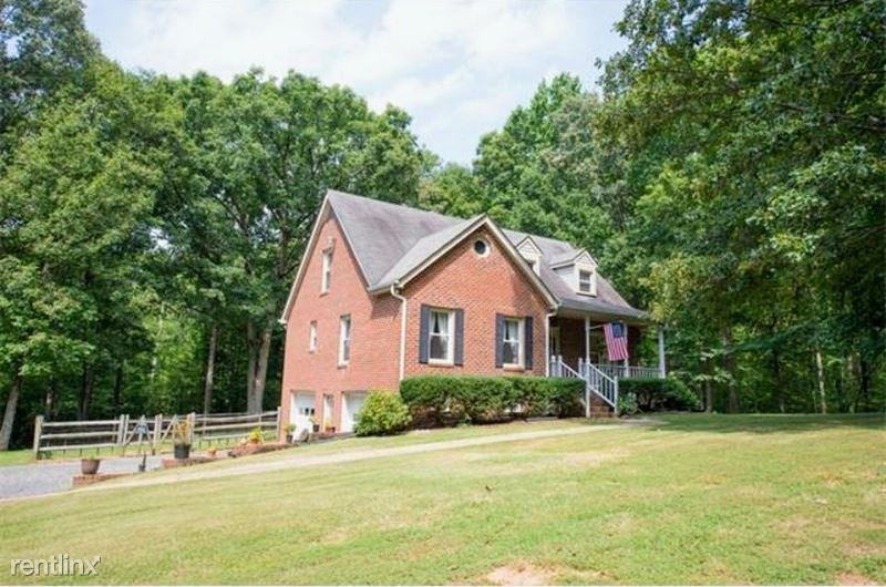 2722 Ravenwood Rd - Photo 3 of 8