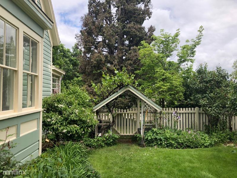 562 Jackson St - Photo 2 of 22