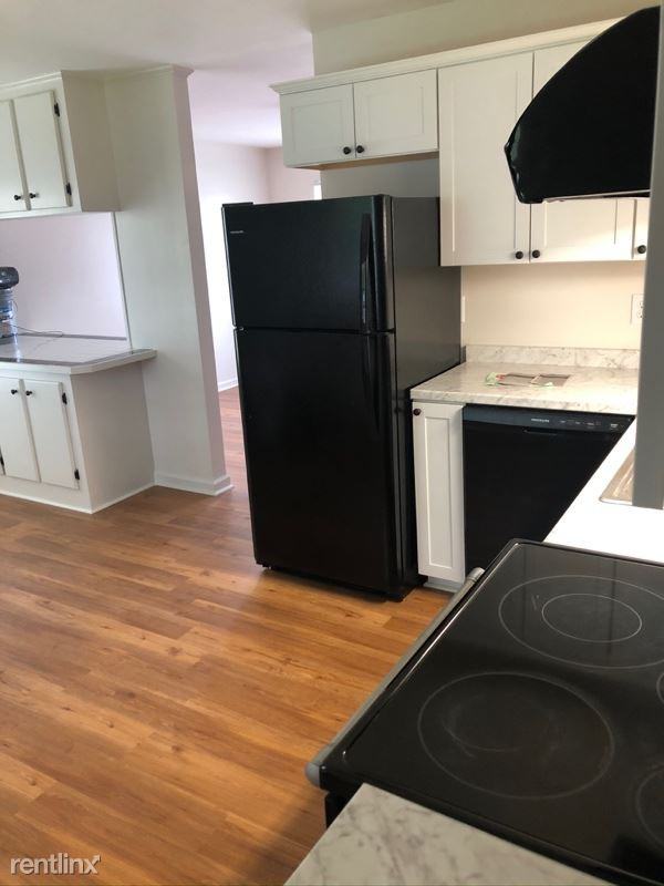 110 Sycamore St - Photo 2 of 17
