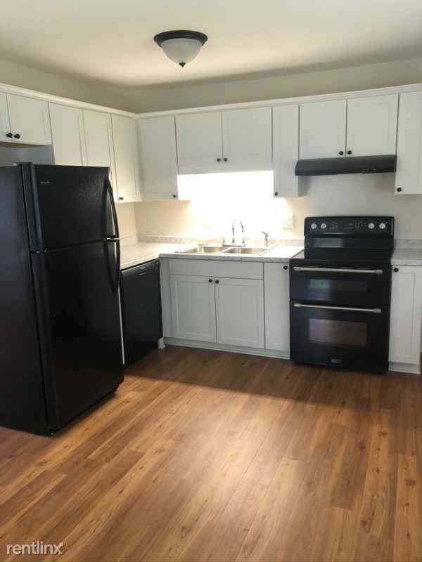 110 Sycamore St - Photo 3 of 17