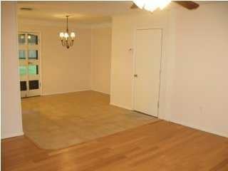 105 Estes St - Photo 3 of 16