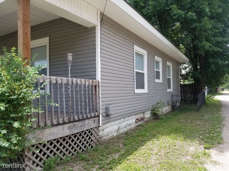 511 E Indianapolis St - Photo 3 of 14