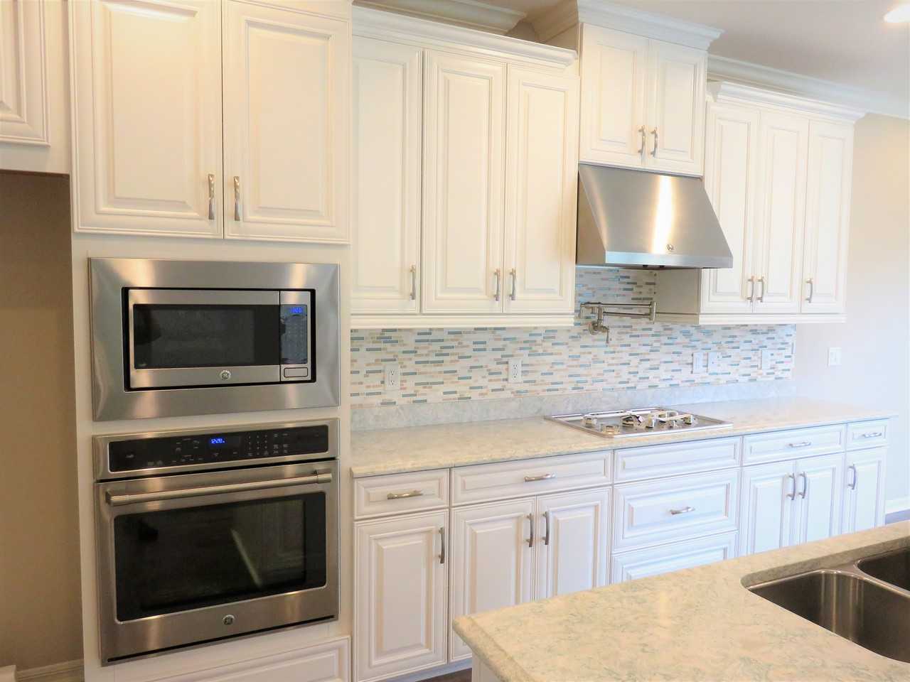 8828 Tropical Palm Dr - Photo 7 of 29