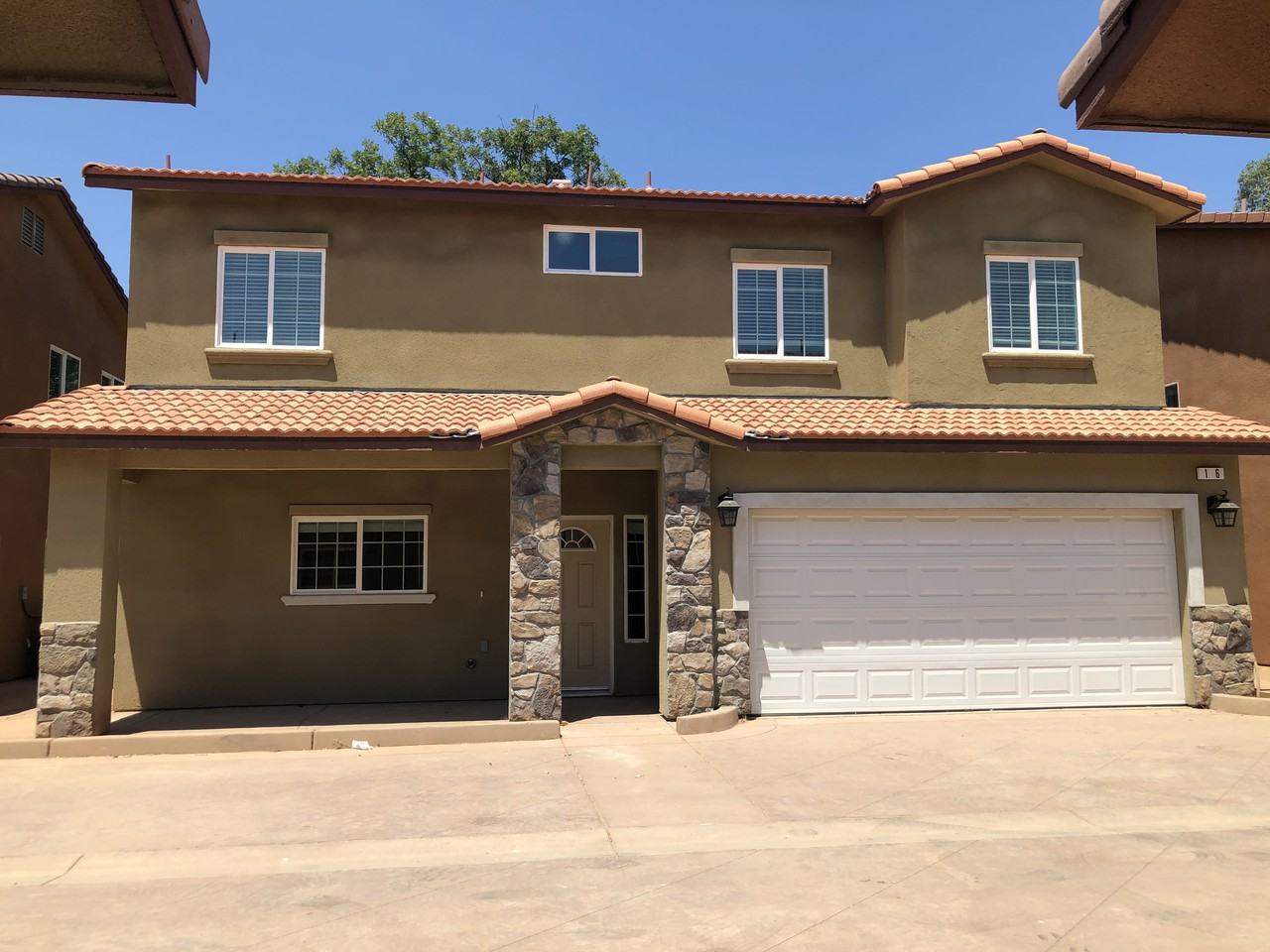 4926 N Polk Ave - Photo 2 of 3