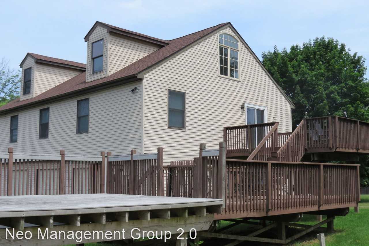 1977 W Point Pike - Photo 3 of 12