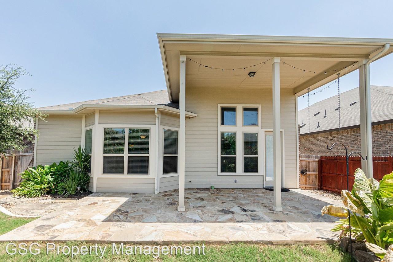 1722 Ayleth Ave - Photo 3 of 30