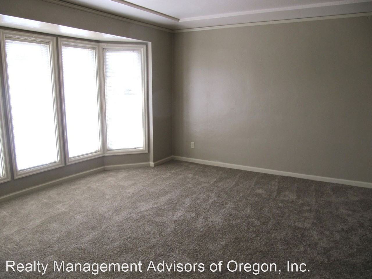 8029-8035 NE Fremont Street - Photo 3 of 14