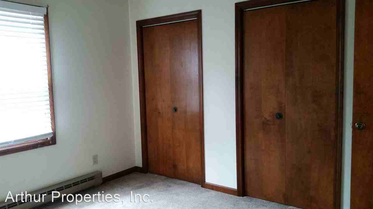 541 W 5th St - Photo 2 of 10