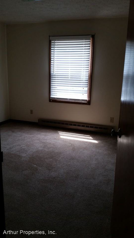 541 W 5th St - Photo 3 of 10