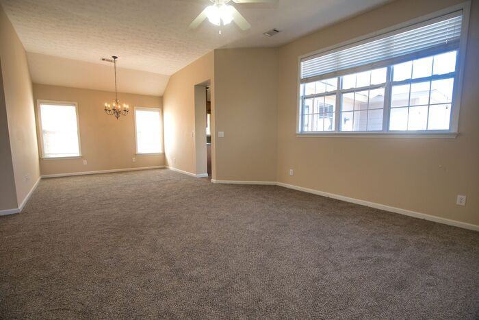 3925 Claiborne Cir - Photo 3 of 9