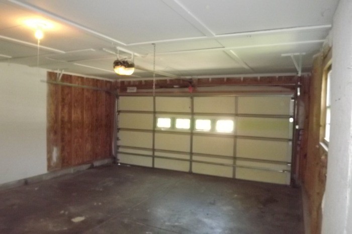 833 Indigo Dr - Photo 2 of 16