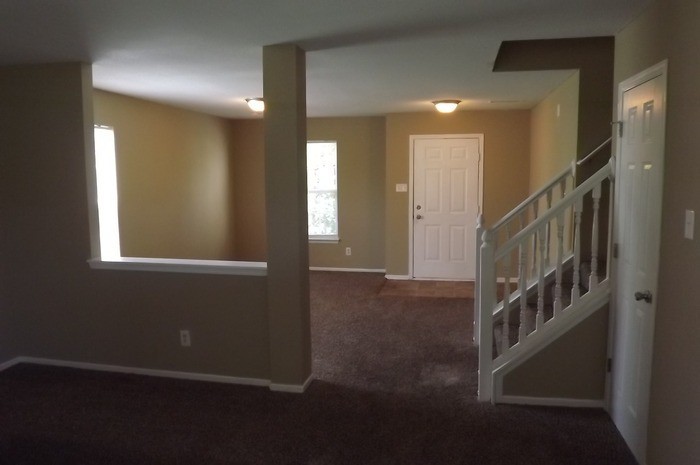 833 Indigo Dr - Photo 3 of 16