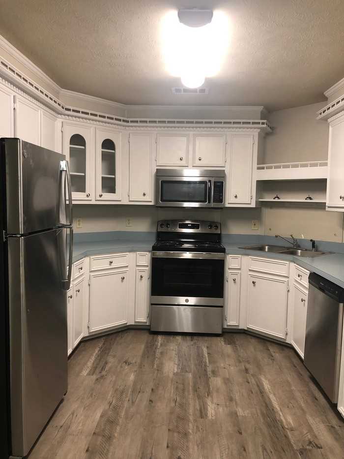 817 Pickford Pointe - Photo 3 of 9