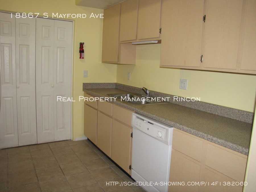 18867 S Mayford Ave - Photo 3 of 20