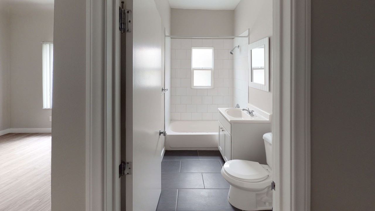 Barton Apartments - Photo 5 of 8