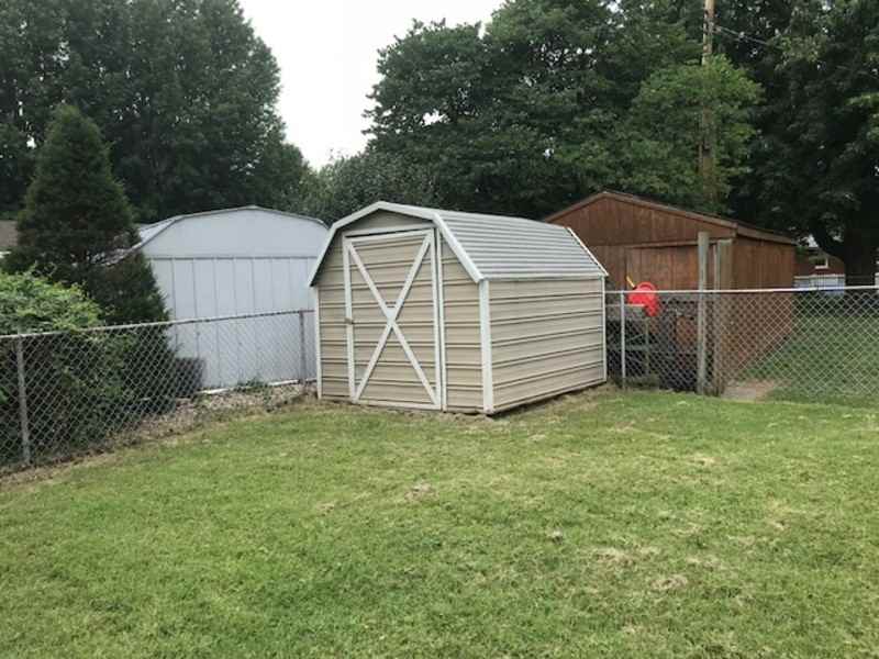 312 Sanders St - Photo 3 of 16