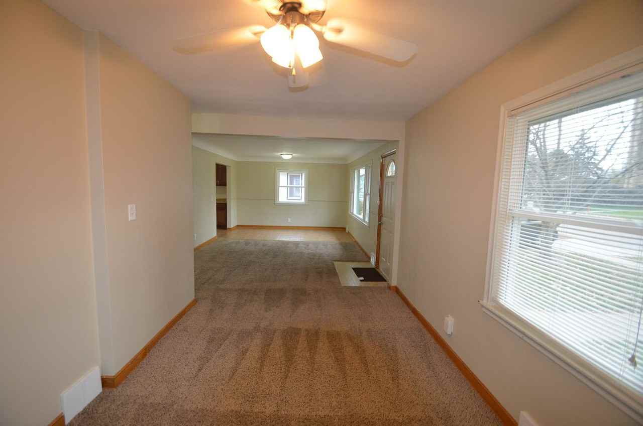 1731 Idaho Ave E - Photo 3 of 12