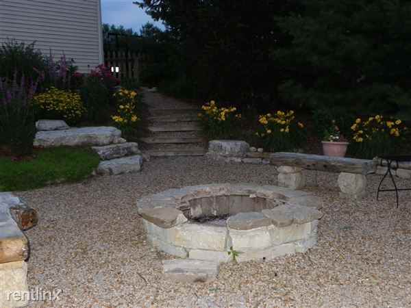 555 Virginia Ln - Photo 2 of 10