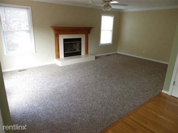 555 Virginia Ln - Photo 3 of 10