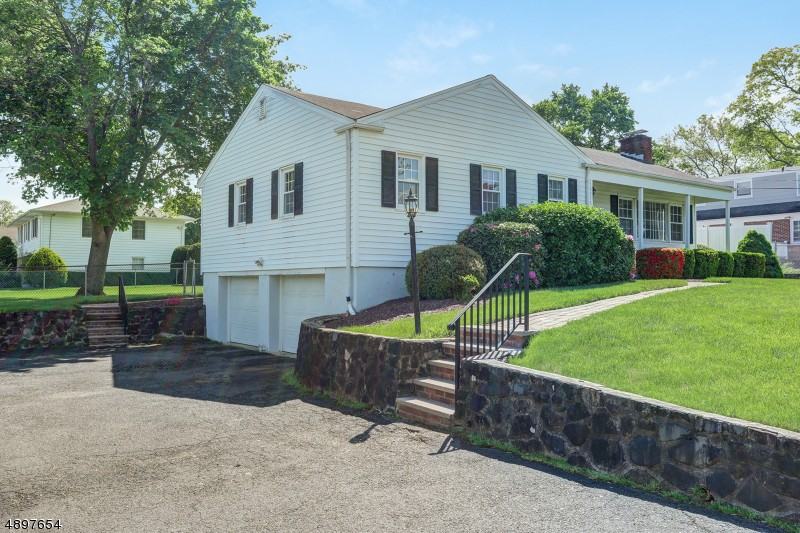 66 Berkeley Ave - Photo 2 of 15