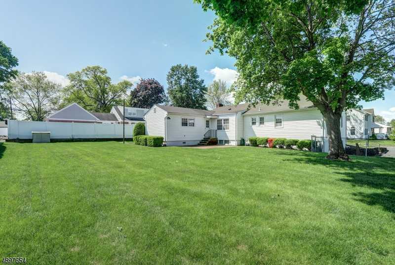 66 Berkeley Ave - Photo 3 of 15