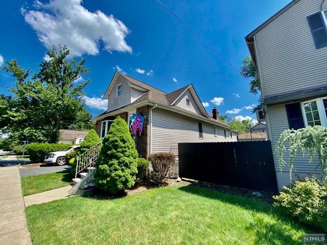 33 Glendale Dr - Photo 2 of 21