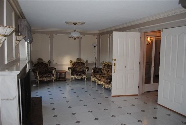 66 Bickerton Crescent - Photo 2 of 6