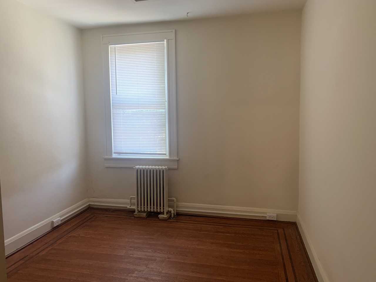 2834 Pelham Avenue - Photo 3 of 12