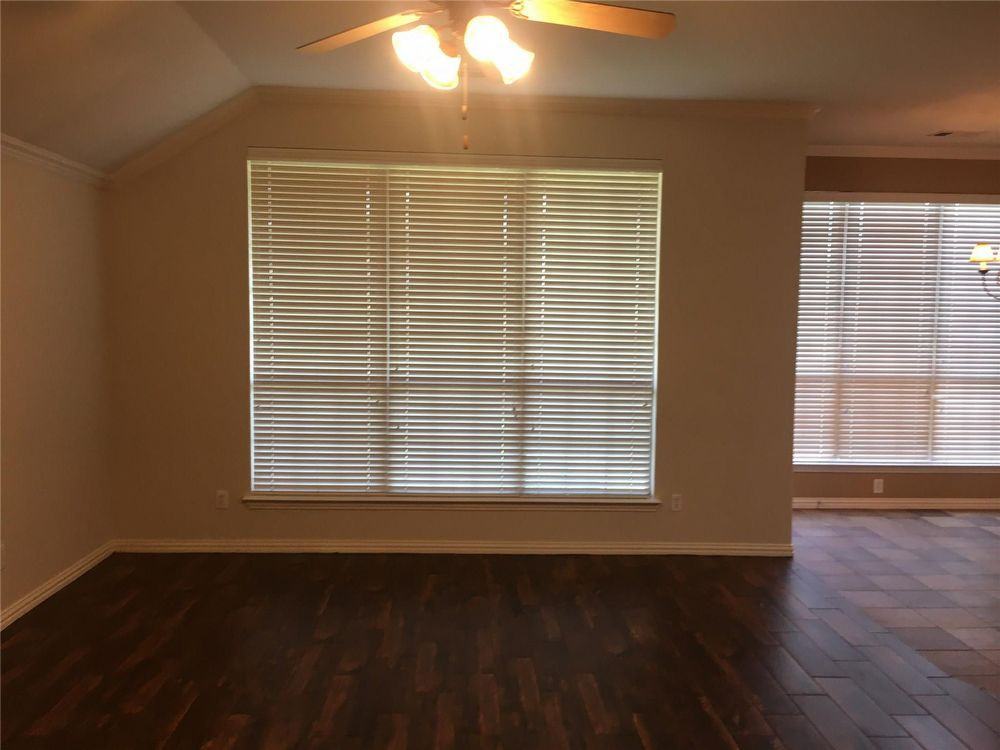 2719 Waterway Dr - Photo 2 of 16