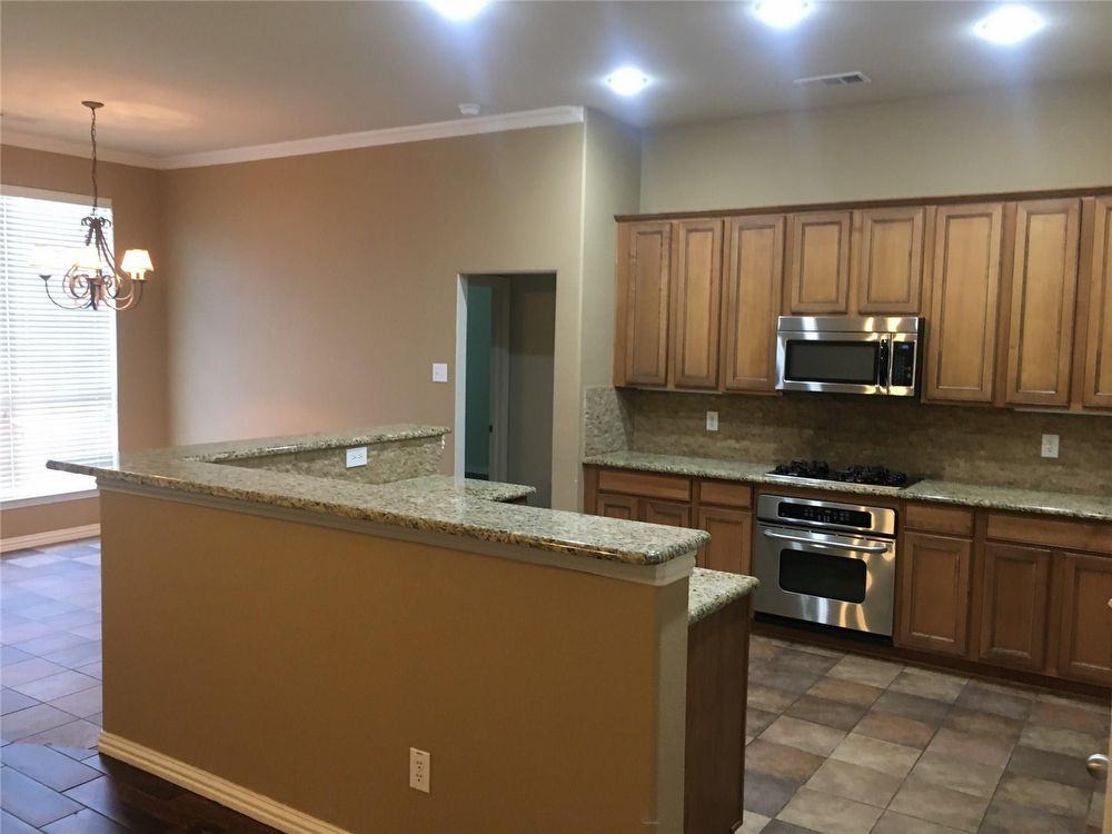 2719 Waterway Dr - Photo 3 of 16