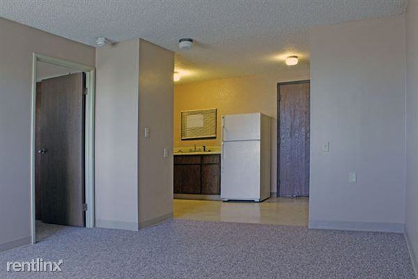Poplar Court Apartments - Photo 3 of 9