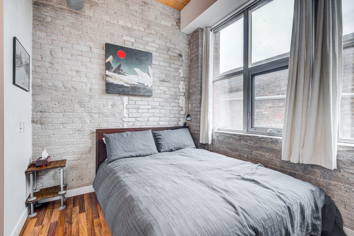 Roncesvalles Ave & Dundas St W #202