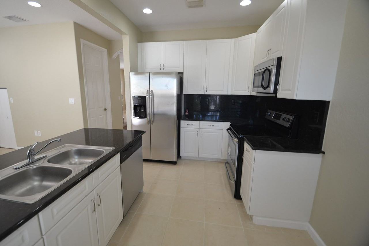 173 Lake Monterey Cir - Photo 2 of 10