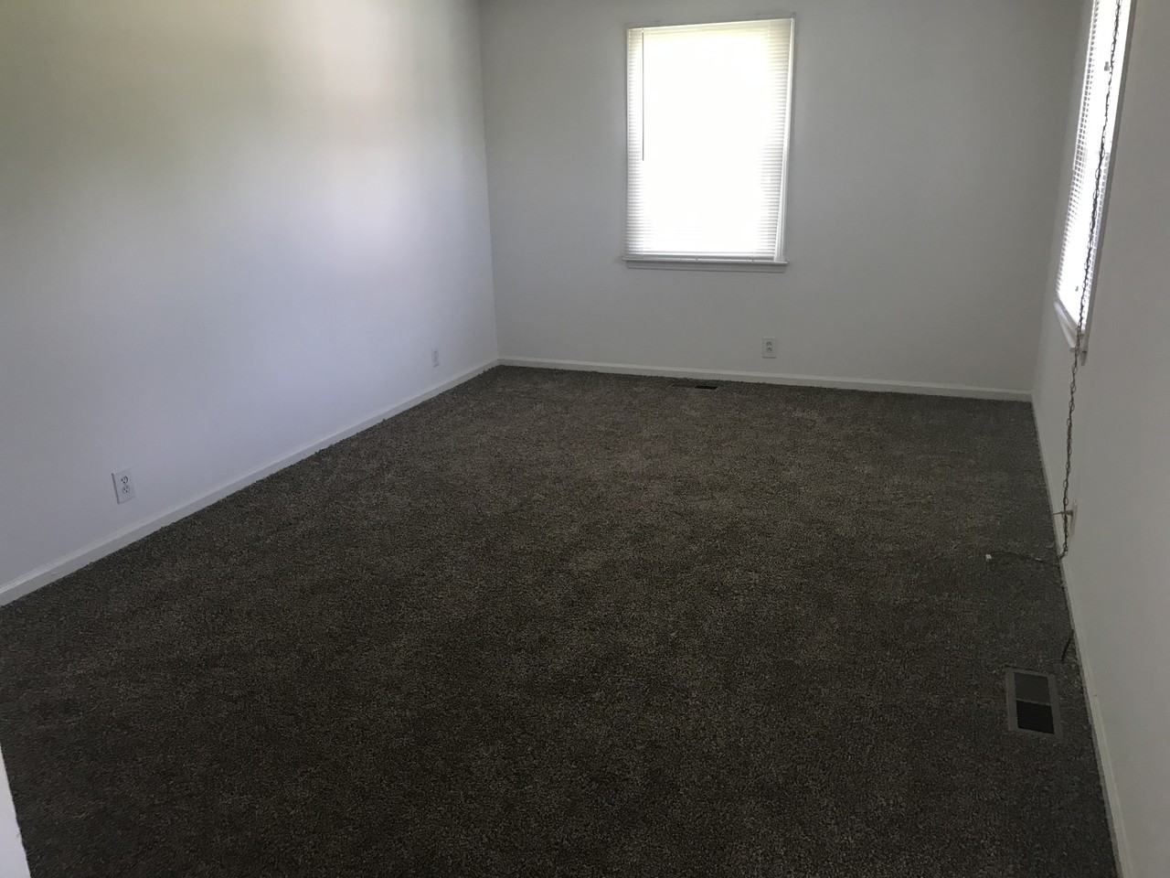 2904 Mossdale Dr - Photo 2 of 9