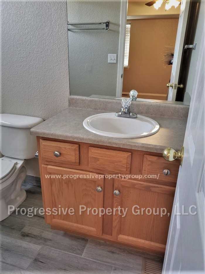 2533 Leoti Dr - Photo 3 of 27