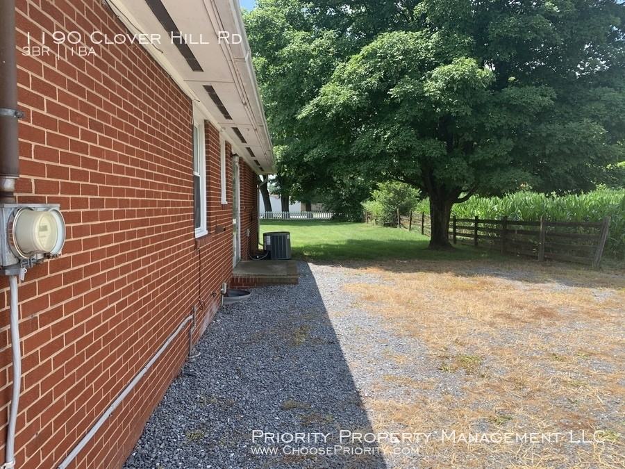 1190 Clover Hill Rd - Photo 3 of 18