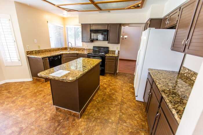 4314 E Silverwood Dr - Photo 2 of 50